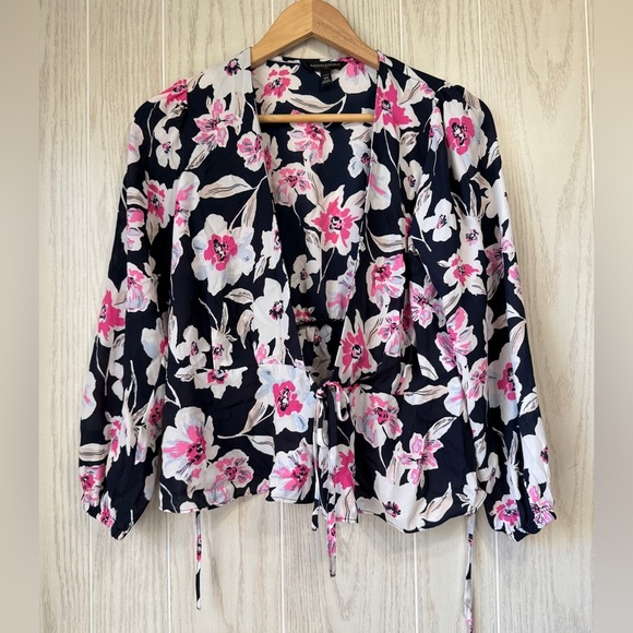 Banana Republic Womens Multicolor Floral Wrap Blouse Size XS EUC - Picture 3 of 3